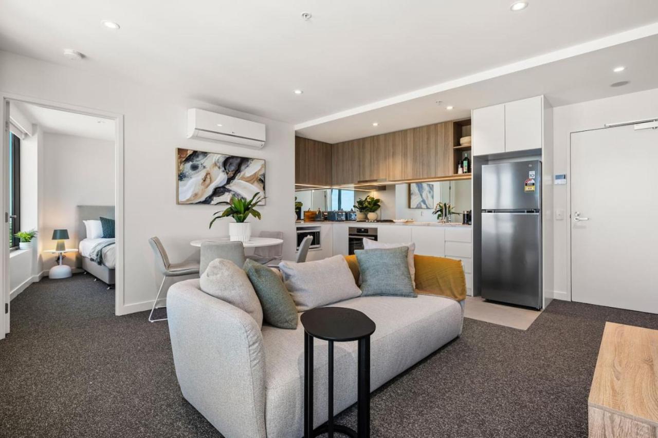 Skyline Serenity Stature Southbank Apartment *