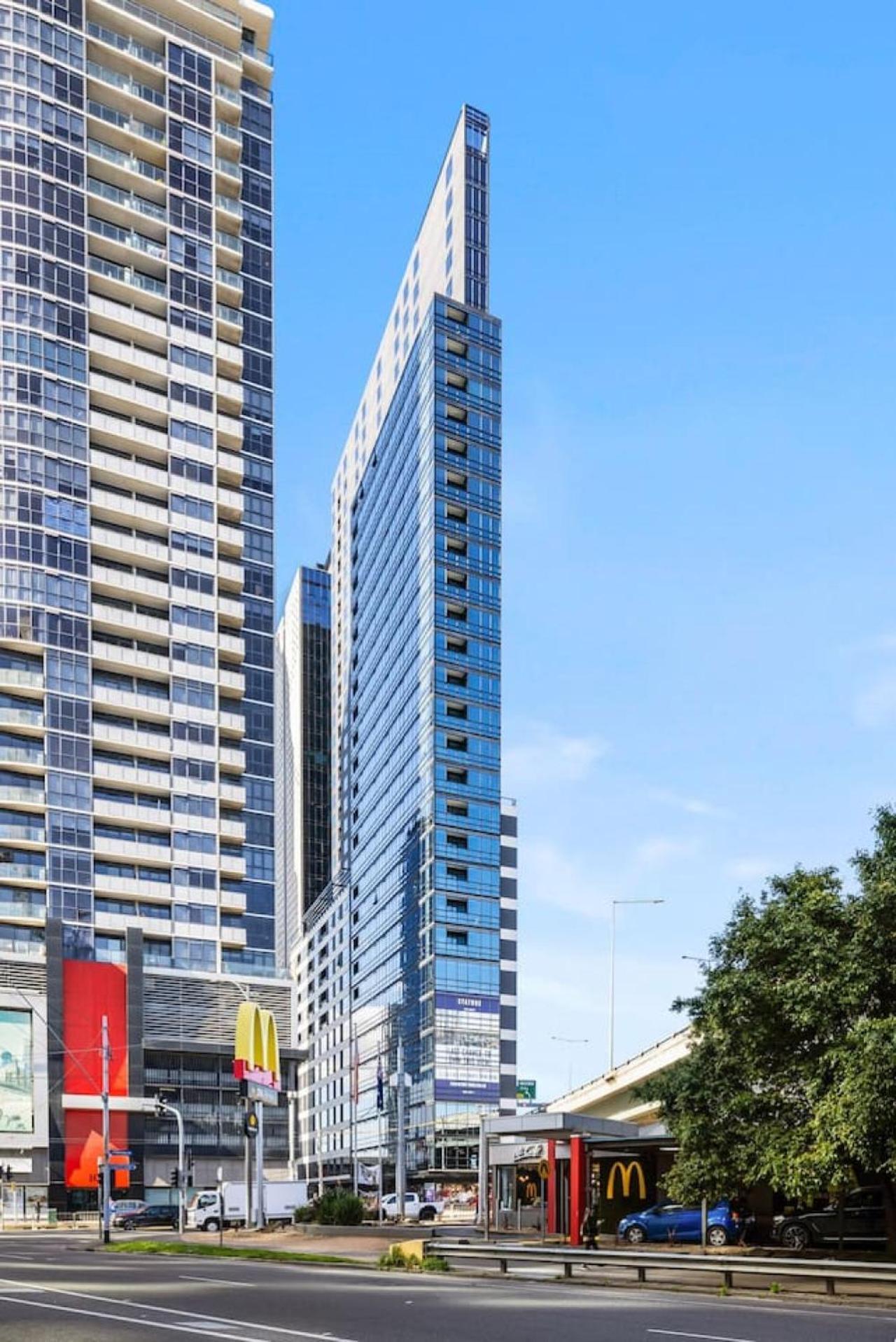 Skyline Serenity Stature Southbank Apartment *